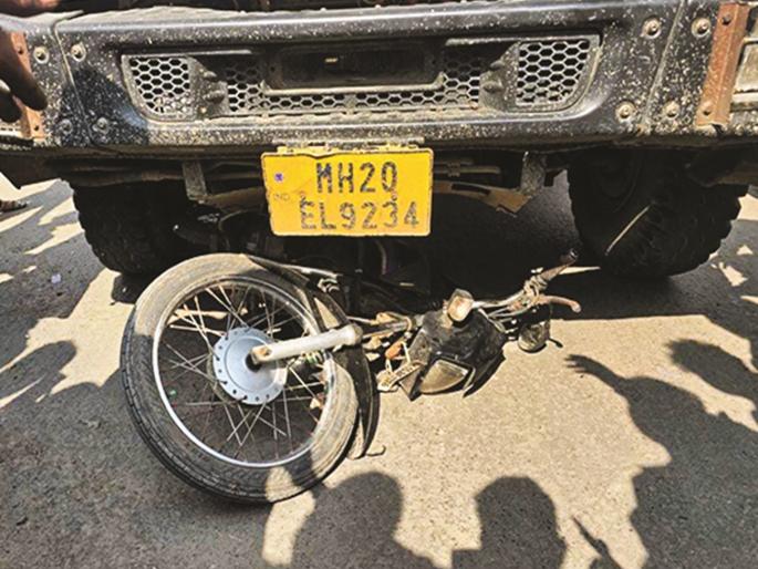 Truck-two-wheeler accident; Father and son trapped under truck rescued, daughter seriously injured | छत्रपती संभाजीनगरजवळ ट्रक थेट दुचाकीवर चढला, मृत्यूला स्पर्श करून परतले बाप-लेक! Truck-two-wheeler accident; Father and son trapped under truck rescued, daughter seriously injured | छत्रपती संभाजीनगरजवळ ट्रक थेट दुचाकीवर चढला, मृत्यूला स्पर्श करून परतले बाप-लेक!
