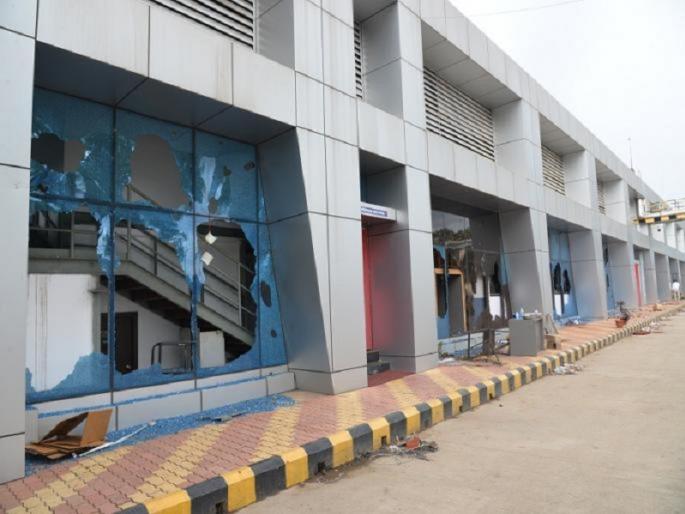 Four hundred criminals who 'provoked' | वाळूज तोडफोड प्रकरणात चिथावणी देणाऱ्या पप्पूसह चारशे दंगलखोर ‘वाँटेड’ Four hundred criminals who 'provoked' | वाळूज तोडफोड प्रकरणात चिथावणी देणाऱ्या पप्पूसह चारशे दंगलखोर ‘वाँटेड’