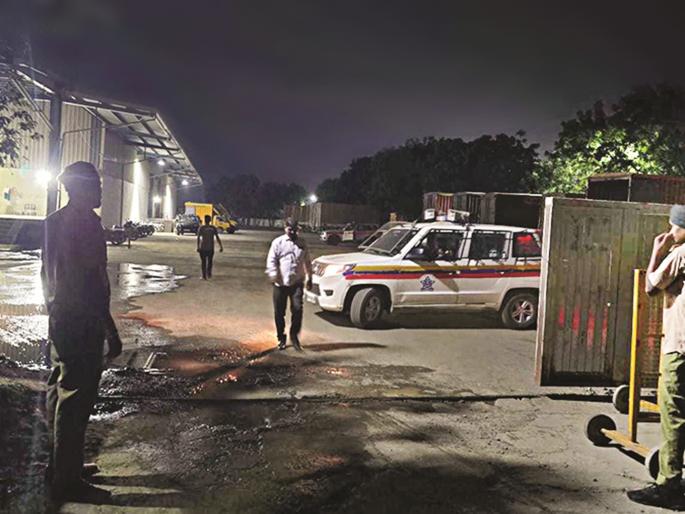 A bottle of medicine worth 400 for intoxication; Medical Representative brothers became a smuggler; Raid in the Waluj of Chhatrapati Sambhajinagar | औषधाची ४० ची बाटली नशेसाठी ४०० ला; छत्रपती संभाजीनगरमध्ये MR भाऊ बनले तस्कर A bottle of medicine worth 400 for intoxication; Medical Representative brothers became a smuggler; Raid in the Waluj of Chhatrapati Sambhajinagar | औषधाची ४० ची बाटली नशेसाठी ४०० ला; छत्रपती संभाजीनगरमध्ये MR भाऊ बनले तस्कर