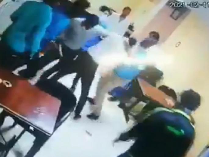 Controversy over posts on social media; Young man beaten to death for threatening not to contest elections | सोशल मीडियातील पोस्टवरुन वाद; निवडणूक न लढविण्याच्या धमकी देत तरुणाला बेदम मारहाण Controversy over posts on social media; Young man beaten to death for threatening not to contest elections | सोशल मीडियातील पोस्टवरुन वाद; निवडणूक न लढविण्याच्या धमकी देत तरुणाला बेदम मारहाण