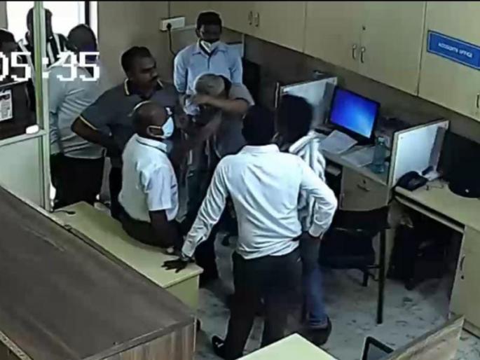 Bhogle automotive attack case: worker defends; I was kept in the parking lot for 22 days | भोगले ऑटोमोटिव्ह हल्ला प्रकरण : कामगाराने बाजू मांडली; तब्बल २२ दिवस पार्किंगमध्ये बसवून ठेवले Bhogle automotive attack case: worker defends; I was kept in the parking lot for 22 days | भोगले ऑटोमोटिव्ह हल्ला प्रकरण : कामगाराने बाजू मांडली; तब्बल २२ दिवस पार्किंगमध्ये बसवून ठेवले