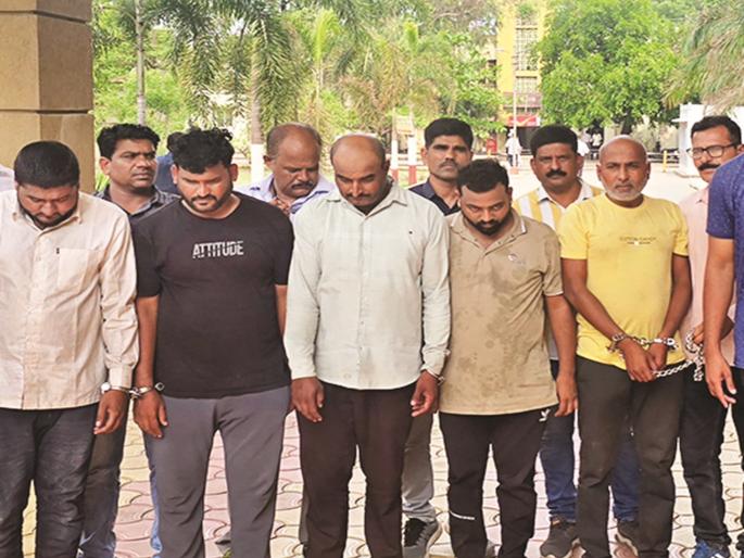 The mastermind of the Bajajnagar robbery was always in touch with the police due to illegal business. | अवैध धंद्यामुळे नेहमीच पोलिसांच्या संपर्कात होते बजाजनगर दरोड्याचे सूत्रधार The mastermind of the Bajajnagar robbery was always in touch with the police due to illegal business. | अवैध धंद्यामुळे नेहमीच पोलिसांच्या संपर्कात होते बजाजनगर दरोड्याचे सूत्रधार