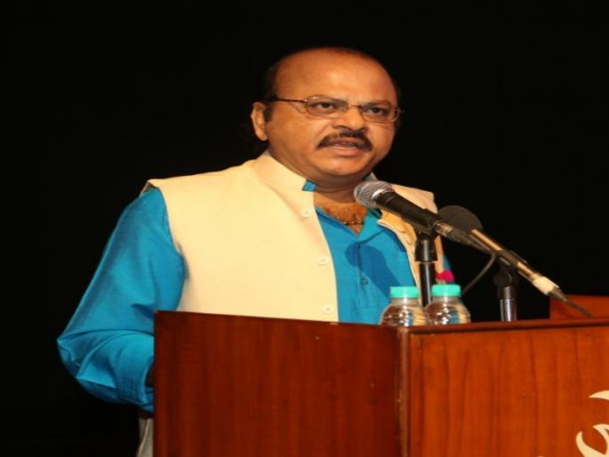 'Red Fort' be destroyed after only tower collapsed ? The question of Waman kendre | बुरूज ढासळला तर संपूर्ण ‘लाल किल्ला’च नेस्तनाबूत करणार का? वामन केंद्रेंचा सवाल