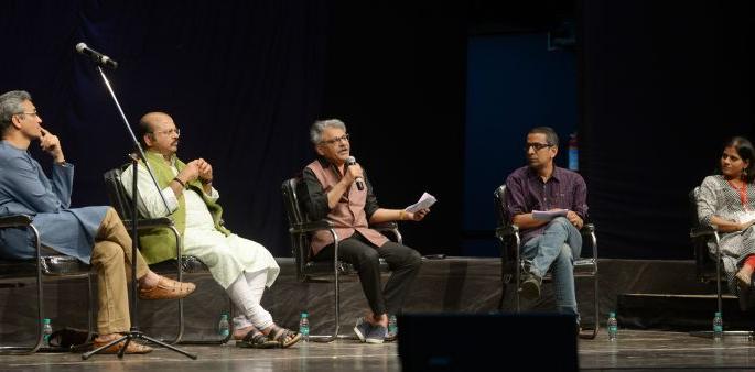 There will not be hurdle unless there is drama: Waman Kendre | नाटक आहे तोपर्यंत अडगळ असणार नाही : वामन केंद्रे There will not be hurdle unless there is drama: Waman Kendre | नाटक आहे तोपर्यंत अडगळ असणार नाही : वामन केंद्रे