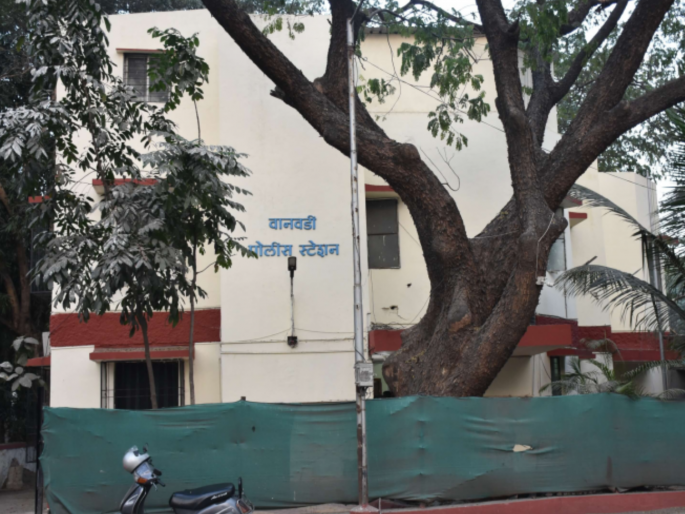 Police robbed a bullion shop by showing fear of Koyata gang; Action against four employees | काेयता गँगचा धाक दाखवून पोलिसांनीच सराफाला लुटले; चार कर्मचाऱ्यांवर कारवाईचा बडगा