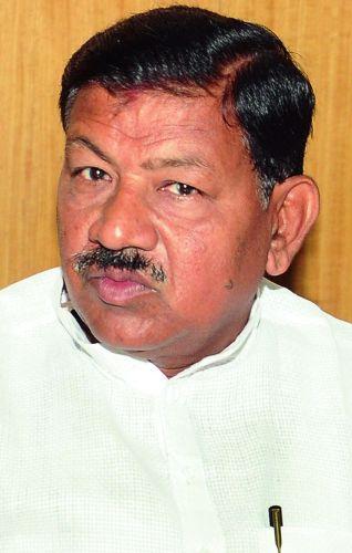 What was the spectacle in the Municipal Corporation Hall? Question from angry Tanaji Wanve | मनपा सभागृहात काय हा तमाशा लावला? संतप्त तानाजी वनवे यांचा सवाल What was the spectacle in the Municipal Corporation Hall? Question from angry Tanaji Wanve | मनपा सभागृहात काय हा तमाशा लावला? संतप्त तानाजी वनवे यांचा सवाल