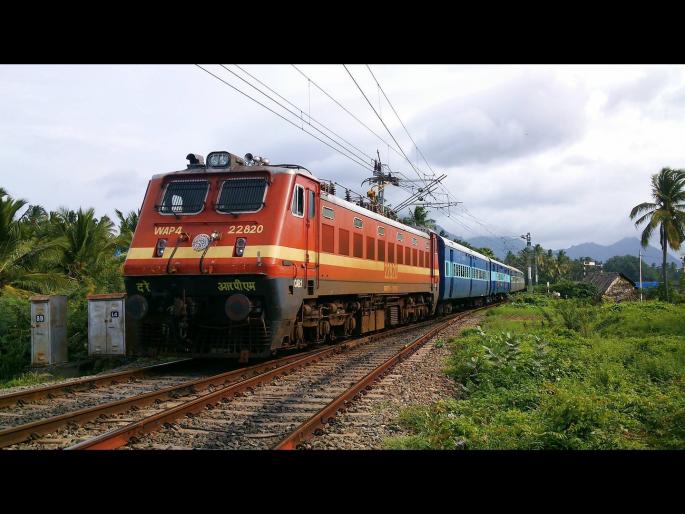 Trains speed at night : Why its faster and why its slower in night | रेल्वेचा स्पीड दिवसाच्या तुलनेत रात्री जास्त का असतो? जाणून घ्या कारण... Trains speed at night : Why its faster and why its slower in night | रेल्वेचा स्पीड दिवसाच्या तुलनेत रात्री जास्त का असतो? जाणून घ्या कारण...