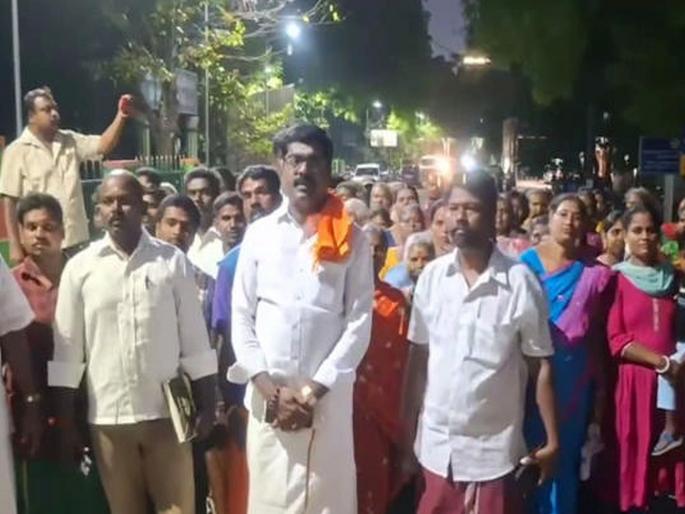 First notice to villagers after implementation of Waqf Act; Move down or pay taxes, stir in Tamil Nadu | वक्फ कायदा लागू झाल्यानंतर गावकऱ्यांना आली पहिली नोटीस; खाली करा नाहीतर कर द्या, तामिळनाडूत खळबळ First notice to villagers after implementation of Waqf Act; Move down or pay taxes, stir in Tamil Nadu | वक्फ कायदा लागू झाल्यानंतर गावकऱ्यांना आली पहिली नोटीस; खाली करा नाहीतर कर द्या, तामिळनाडूत खळबळ