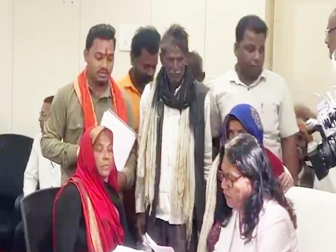 MP News, 'Vacate the land within 7 days', Waqf Board's notice caused a stir in the entire village | '7 दिवसांत जागा रिकामी करा...', वक्फ बोर्डाच्या नोटीसमुळे संपूर्ण गावात खळबळ MP News, 'Vacate the land within 7 days', Waqf Board's notice caused a stir in the entire village | '7 दिवसांत जागा रिकामी करा...', वक्फ बोर्डाच्या नोटीसमुळे संपूर्ण गावात खळबळ