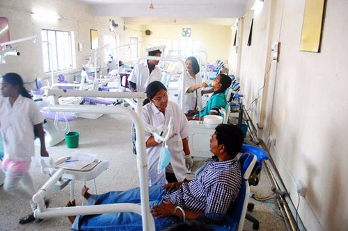 Situation in Solapur; Where to go with non-corona emergencies? | सोलापुरातील नॉन कोविड रुग्णांना उपचार मिळेना; अत्यावश्यक रूग्णांनी जायचे तरी कुठे ? Situation in Solapur; Where to go with non-corona emergencies? | सोलापुरातील नॉन कोविड रुग्णांना उपचार मिळेना; अत्यावश्यक रूग्णांनी जायचे तरी कुठे ?