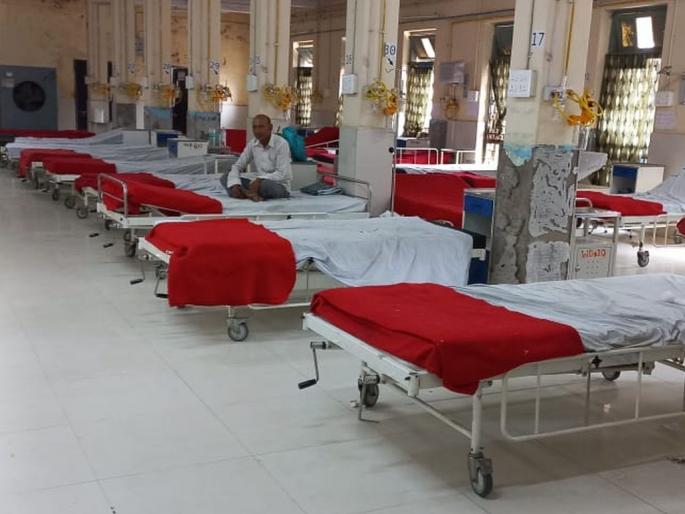 Fourth day of strike; Patients' lives at risk; Contract nurses are not available | संपाचा चौथा दिवस; रुग्णांचा जीव धोक्यात; कंत्राटी नर्सेस मिळेनात Fourth day of strike; Patients' lives at risk; Contract nurses are not available | संपाचा चौथा दिवस; रुग्णांचा जीव धोक्यात; कंत्राटी नर्सेस मिळेनात