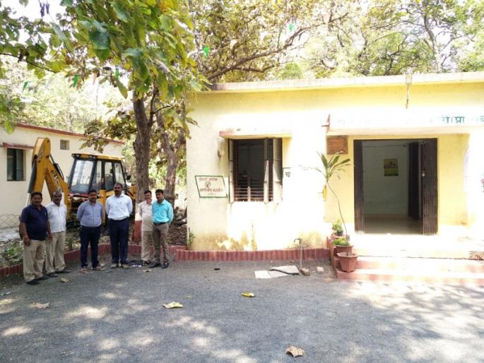 Wardha: JCB seizure, forest department's action taken by illegal buyers in the forest; Capture the driver | वर्धा : जंगलात अवैध उत्खन्न करणा-यांकडून जेसीबी जप्त, वन विभागाची कारवाई ; चालकाला घेतले ताब्यात Wardha: JCB seizure, forest department's action taken by illegal buyers in the forest; Capture the driver | वर्धा : जंगलात अवैध उत्खन्न करणा-यांकडून जेसीबी जप्त, वन विभागाची कारवाई ; चालकाला घेतले ताब्यात