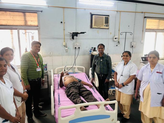 120 patients' hearts stopped while walking in Dindi; But the 'Pandurang' of the health department ran on time. | दिंडीत चालताना १२० वारकऱ्यांचे हृदय थांबले; पण वेळीच धावले आरोग्य विभागातील ‘पांडुरंग’ 120 patients' hearts stopped while walking in Dindi; But the 'Pandurang' of the health department ran on time. | दिंडीत चालताना १२० वारकऱ्यांचे हृदय थांबले; पण वेळीच धावले आरोग्य विभागातील ‘पांडुरंग’