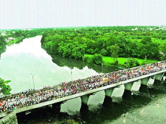 Solapur Zilla Parishad organizes Ashadhi yatra to Chandrabhaga's pilgrimage brand | आषाढी यात्रेत सोलापूर जिल्हा परिषद करणार चंद्रभागेच्या तीर्थाचे ब्रँडिंग Solapur Zilla Parishad organizes Ashadhi yatra to Chandrabhaga's pilgrimage brand | आषाढी यात्रेत सोलापूर जिल्हा परिषद करणार चंद्रभागेच्या तीर्थाचे ब्रँडिंग