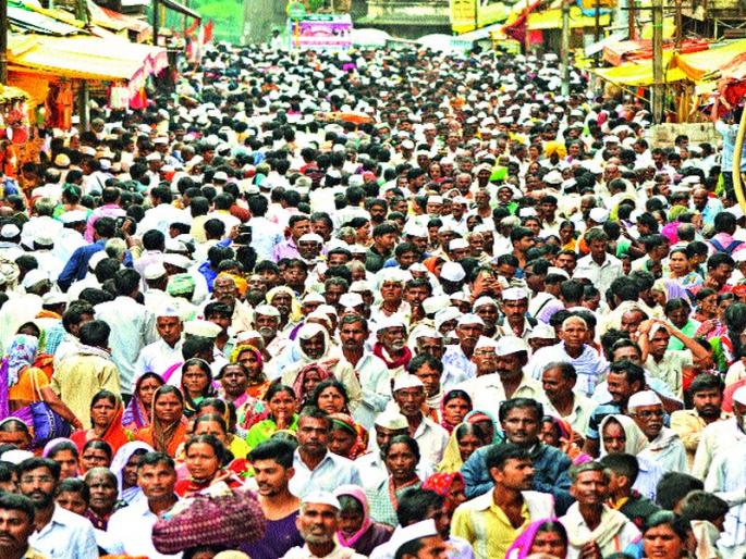 The devotees of the middle of the Pandhari! | भाविकांनी दुमदुमली पंढरी!