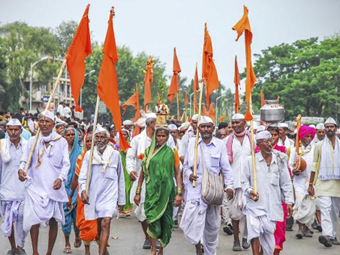 Ba Vitthala, forgive me .. Wari is missing, serving the earth, says Abhang | बा विठ्ठला, क्षमा कर.. वारी चुकवतोय, धरणीमायची सेवा करीत अभंग म्हणतोय Ba Vitthala, forgive me .. Wari is missing, serving the earth, says Abhang | बा विठ्ठला, क्षमा कर.. वारी चुकवतोय, धरणीमायची सेवा करीत अभंग म्हणतोय