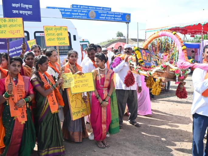 Ashadhi Wari; Jai Hari Vitthal, Jai Hari Vitthal | आषाढी वारी; जय हरी विठ्ठल, जय हरी विठ्ठल.. नामघोषाने आसमंत दुमदुमला Ashadhi Wari; Jai Hari Vitthal, Jai Hari Vitthal | आषाढी वारी; जय हरी विठ्ठल, जय हरी विठ्ठल.. नामघोषाने आसमंत दुमदुमला