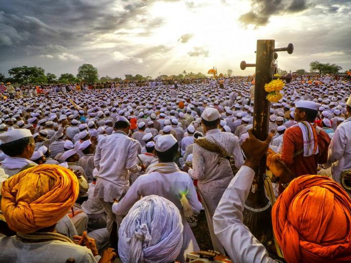 warkari unable to do wari this year due to corona crisis | ‘वारीकरी’ ते वारकरी... देव, देश, धर्माचं करणारी परंपरा warkari unable to do wari this year due to corona crisis | ‘वारीकरी’ ते वारकरी... देव, देश, धर्माचं करणारी परंपरा