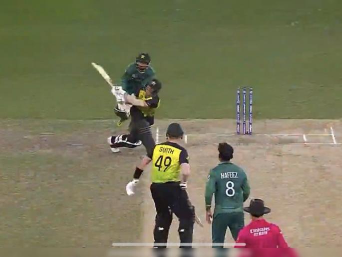 T20 World Cup, PAK vs AUS Semi Final Live Update : Two bounces and a six, That was a very funny ball from Hafeez but a terrific effort from David Warner to hit that for Six, Video | T20 World Cup, PAK vs AUS Semi Final Live Update : मोहम्मद हाफिजनं दोन टप्पा चेंडू टाकला, डेव्हिड वॉर्नरनं बघा तो कसा व कुठे भिरकावला, Video 