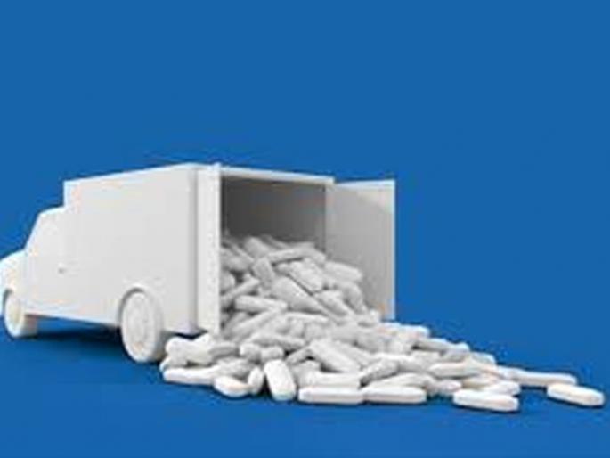 Rs 13 lakh worth of drugs stolen for truck near Khamgaon | खामगावनजीक ट्रकमधून १३ लाख रुपयांची औषधे लंपास; गुन्हा दाखल