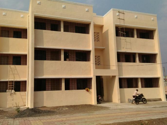Washim: Reforms the health workers' residences! | वाशिम : आरोग्य कर्मचाऱ्यांच्या निवासस्थानांचे पालटतेय रुपडे!