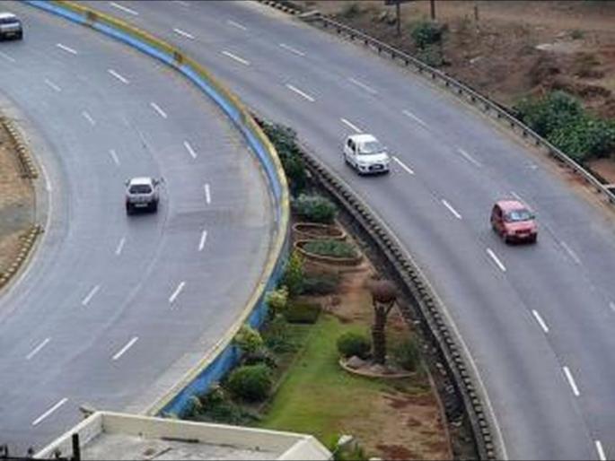 Highway divider broken; The tension of the drivers increased | महामार्गावरील दुभाजक तोडले; चालकांचे टेन्शन वाढले Highway divider broken; The tension of the drivers increased | महामार्गावरील दुभाजक तोडले; चालकांचे टेन्शन वाढले