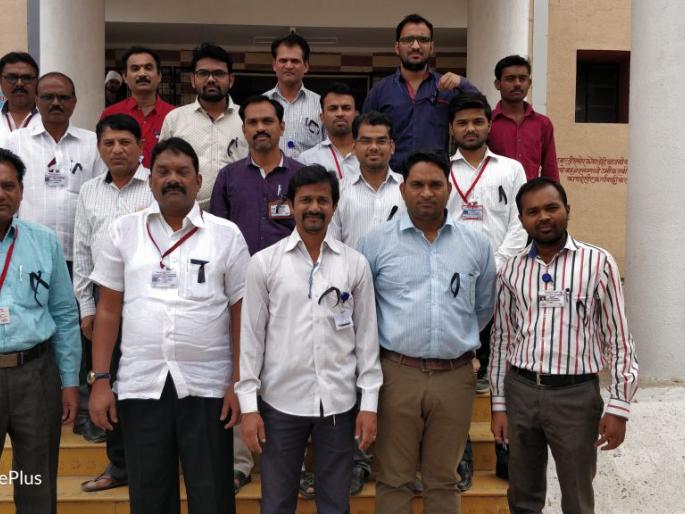 Washim: District President Engineer Association black rigging work! | वाशिम : जिल्हा परिषद अभियंता संघटनेचे काळ्या फिती लावून कामकाज! Washim: District President Engineer Association black rigging work! | वाशिम : जिल्हा परिषद अभियंता संघटनेचे काळ्या फिती लावून कामकाज!