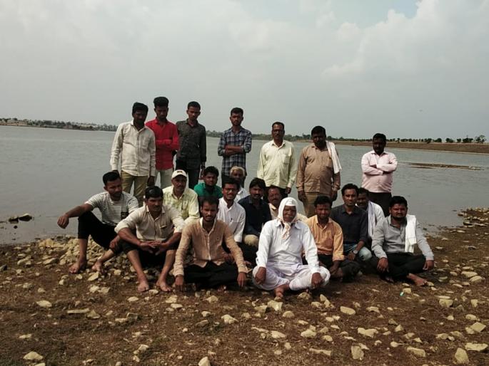 Farmer demand water for irrigation | सिंचनासाठी पाण्याच्या मागणीसाठी शेतकरी पुत्रांचे सोनल प्रकल्पामध्ये आंदोलन