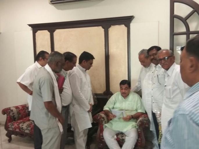 Nitin Gadkari for Washim-Badnera railway route | वाशिम-बडनेरा रेल्वेमार्गासाठी नितिन गडकरींना साकडे Nitin Gadkari for Washim-Badnera railway route | वाशिम-बडनेरा रेल्वेमार्गासाठी नितिन गडकरींना साकडे