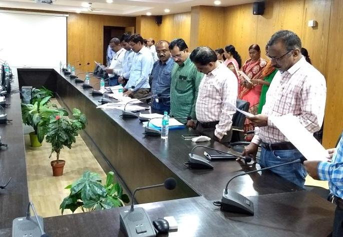 Reading the constitution objectives at District Collectorate | संविधान दिनानिमित्त जिल्हाधिकारी कार्यालयात संविधान उद्देशिकेचे वाचन