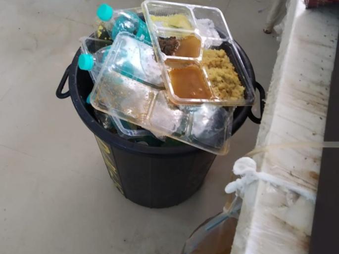 Hygiene not maintain at Washim District Covid Hospital | वाशिम जिल्हा कोविड रुग्णालयात स्वच्छतेचा बोजवारा Hygiene not maintain at Washim District Covid Hospital | वाशिम जिल्हा कोविड रुग्णालयात स्वच्छतेचा बोजवारा