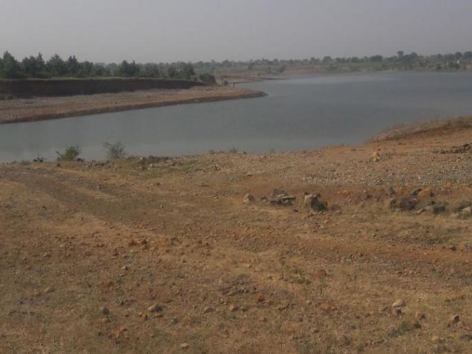 55 projects in Washim district that are dry | ऐन हिवाळ्यातच वाशिम जिल्ह्यातील ५५ प्रकल्प पडले कोरडे 55 projects in Washim district that are dry | ऐन हिवाळ्यातच वाशिम जिल्ह्यातील ५५ प्रकल्प पडले कोरडे