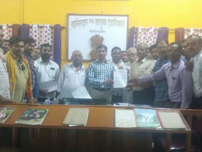 Pay attention to the demands of the Farmer Initiation vendors | कृृषी निविष्ठा विक्रेत्यांच्या मागण्याकडे लक्ष द्या Pay attention to the demands of the Farmer Initiation vendors | कृृषी निविष्ठा विक्रेत्यांच्या मागण्याकडे लक्ष द्या