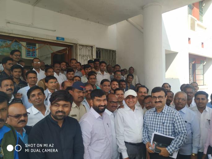 The 'Chemist' organization movement against 'online pharmacy' | ‘आॅनलाईन फार्मसी’च्या विरोधात 'केमिस्ट' संघटनेचे आंदोलन The 'Chemist' organization movement against 'online pharmacy' | ‘आॅनलाईन फार्मसी’च्या विरोधात 'केमिस्ट' संघटनेचे आंदोलन