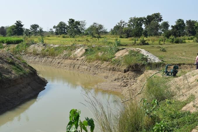 'Suzelam-Suphlam's work stopped in washim | ‘सुजलाम्-सुफलाम’ची कामे डिझेलअभावी ठप्प! 'Suzelam-Suphlam's work stopped in washim | ‘सुजलाम्-सुफलाम’ची कामे डिझेलअभावी ठप्प!