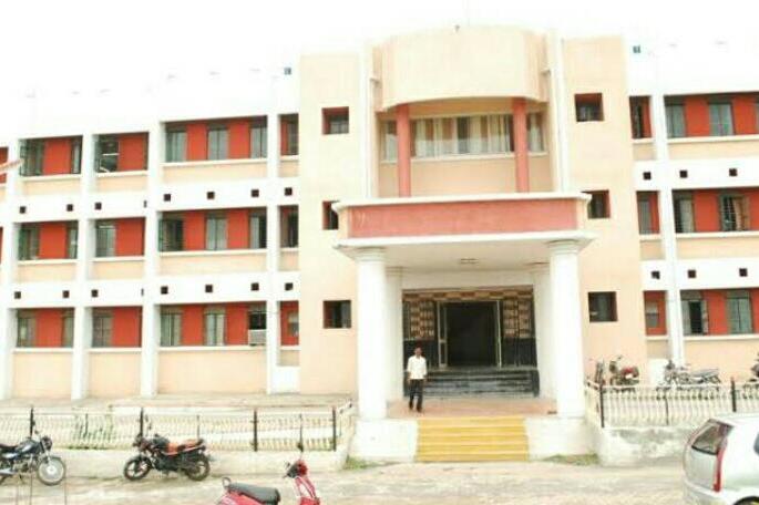 movement on third day of contract workers | कंत्राटी कर्मचाऱ्यांचे तिसऱ्या दिवशीही कामबंद आंदोलन movement on third day of contract workers | कंत्राटी कर्मचाऱ्यांचे तिसऱ्या दिवशीही कामबंद आंदोलन