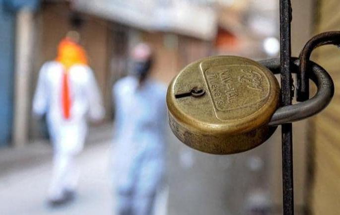 Lockdown in Washim: Complete lockdown in Washim district from Monday | Lockdown in Washim : वाशिम जिल्ह्यात सोमवारपासून संपूर्ण लॉकडाऊन Lockdown in Washim: Complete lockdown in Washim district from Monday | Lockdown in Washim : वाशिम जिल्ह्यात सोमवारपासून संपूर्ण लॉकडाऊन