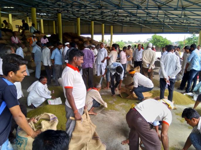 All market committees in Washim district are reinstated | वाशिम जिल्ह्यातील सर्वच बाजार समित्या पूर्ववत All market committees in Washim district are reinstated | वाशिम जिल्ह्यातील सर्वच बाजार समित्या पूर्ववत