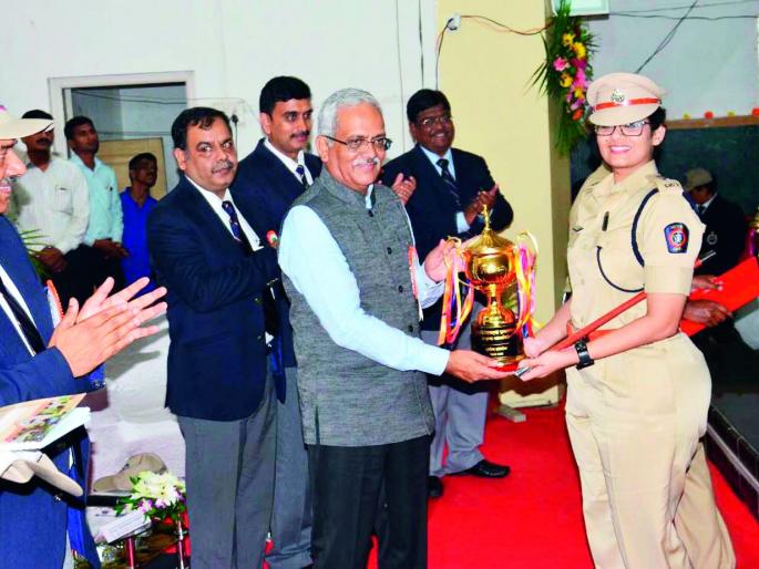 Best work of the Washim police force in 'Crime and Criminal Tracking' | ‘क्राइम अँण्ड क्रिमिनल ट्रॅकिंग’मध्ये वाशिम पोलीस दलाचे उत्कृष्ट कार्य Best work of the Washim police force in 'Crime and Criminal Tracking' | ‘क्राइम अँण्ड क्रिमिनल ट्रॅकिंग’मध्ये वाशिम पोलीस दलाचे उत्कृष्ट कार्य