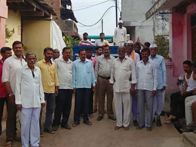 Villagers seek help for flood victims in Mahagaon! | महागाव येथे पुरग्रस्तांच्या मदतीसाठी गावकऱ्यांनी काढली मदतफेरी! Villagers seek help for flood victims in Mahagaon! | महागाव येथे पुरग्रस्तांच्या मदतीसाठी गावकऱ्यांनी काढली मदतफेरी!
