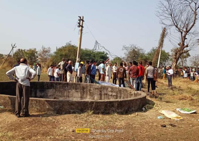 The body of the father was also found in the well | मुलापाठोपाठ वडिलांचाही मृतदेह विहिरीत आढळला The body of the father was also found in the well | मुलापाठोपाठ वडिलांचाही मृतदेह विहिरीत आढळला