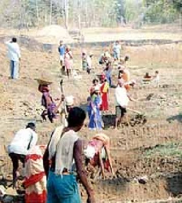 The 11-point program implemented in Washim district jam! | वाशिम जिल्ह्यात ११ कलमी कार्यक्रमाची अंमलबजावणी ठप्प ! The 11-point program implemented in Washim district jam! | वाशिम जिल्ह्यात ११ कलमी कार्यक्रमाची अंमलबजावणी ठप्प !