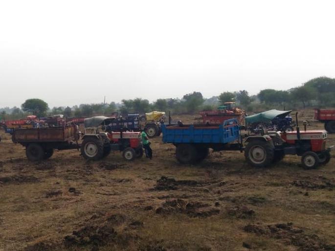 good response from farmers after work of storage lakes started from government | साठवण तलावाची कामं जोरात; शेतकऱ्यांचा उत्तम प्रतिसाद good response from farmers after work of storage lakes started from government | साठवण तलावाची कामं जोरात; शेतकऱ्यांचा उत्तम प्रतिसाद