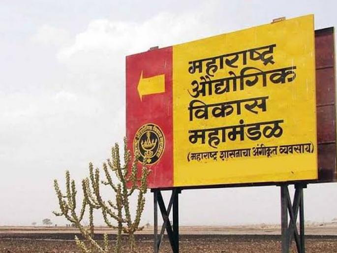 Industry on track, unemployed hands back to work | उद्योग रूळावर, बेरोजगार झालेले हात पुन्हा कामावर Industry on track, unemployed hands back to work | उद्योग रूळावर, बेरोजगार झालेले हात पुन्हा कामावर