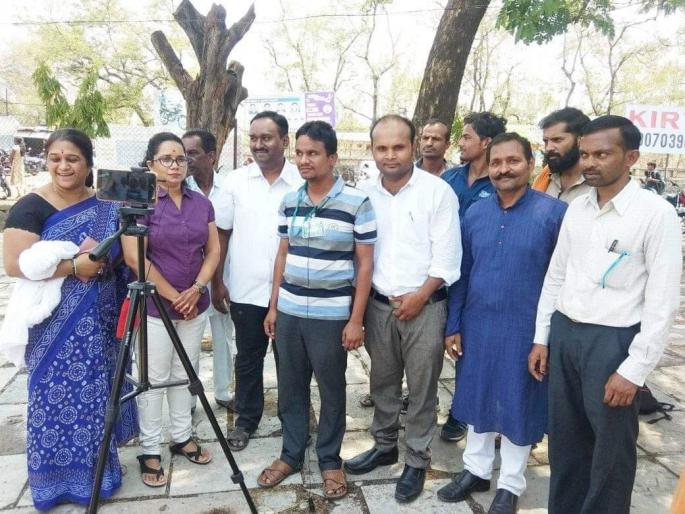 Blind boy from wardha who dream to make green visit washim | सृष्टी सुजलाम सुफलाम करण्याचे स्वप्न पाहणाऱ्या दृष्टिहिन बंडुची वाशिमला भेट Blind boy from wardha who dream to make green visit washim | सृष्टी सुजलाम सुफलाम करण्याचे स्वप्न पाहणाऱ्या दृष्टिहिन बंडुची वाशिमला भेट