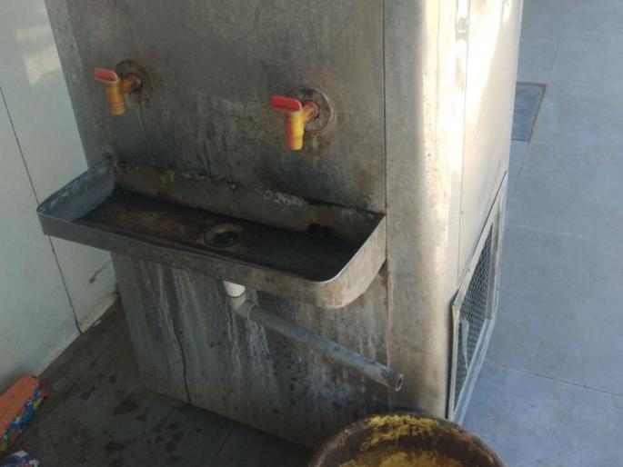 Sting Operation: Cleanliness standards not maintain in Hotels, Sweetmart! | Sting Operation : हॉटेल्स, स्वीटमार्टमध्ये स्वच्छतेच्या निकषांचा बोजवारा! Sting Operation: Cleanliness standards not maintain in Hotels, Sweetmart! | Sting Operation : हॉटेल्स, स्वीटमार्टमध्ये स्वच्छतेच्या निकषांचा बोजवारा!