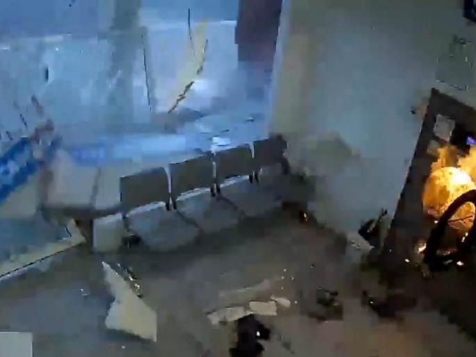 viral news such a thing left in pocket of the clothes washing machine exploded as soon as it started running | Viral Video : धक्कादायक! कपड्याच्या खिशात 'ही' वस्तू राहिली, वॉशिंग मशीन चालू होताच झाला मोठा स्फोट! viral news such a thing left in pocket of the clothes washing machine exploded as soon as it started running | Viral Video : धक्कादायक! कपड्याच्या खिशात 'ही' वस्तू राहिली, वॉशिंग मशीन चालू होताच झाला मोठा स्फोट!