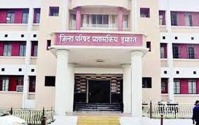 Additional chief executive officer take charge at Washim ZP | वाशिम येथे अतिरिक्त मुख्य कार्यकारी अधिकारी रूजू; अन्य दोन अधिकाऱ्यांची प्रतिक्षा Additional chief executive officer take charge at Washim ZP | वाशिम येथे अतिरिक्त मुख्य कार्यकारी अधिकारी रूजू; अन्य दोन अधिकाऱ्यांची प्रतिक्षा