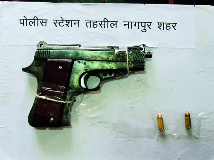 Notorious Wasim Chirya snd in police custody | नागपूरच्या बंगाली पंजातील फायरिंग, तोडफोड : कुख्यात वसीम चिऱ्याला पोलीस कोठडी Notorious Wasim Chirya snd in police custody | नागपूरच्या बंगाली पंजातील फायरिंग, तोडफोड : कुख्यात वसीम चिऱ्याला पोलीस कोठडी