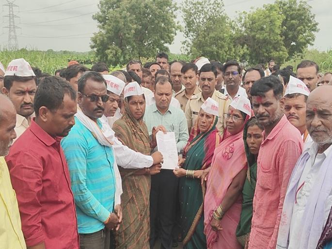 Opposition to 'Shaktipith' highway continues; Farmers from Babhulgaon also stopped the counting in Vasmat | 'शक्तिपीठ’ महामार्गास विरोध कायम; वसमतमध्ये बाभुळगावातील शेतकऱ्यांनीही मोजणी रोखली